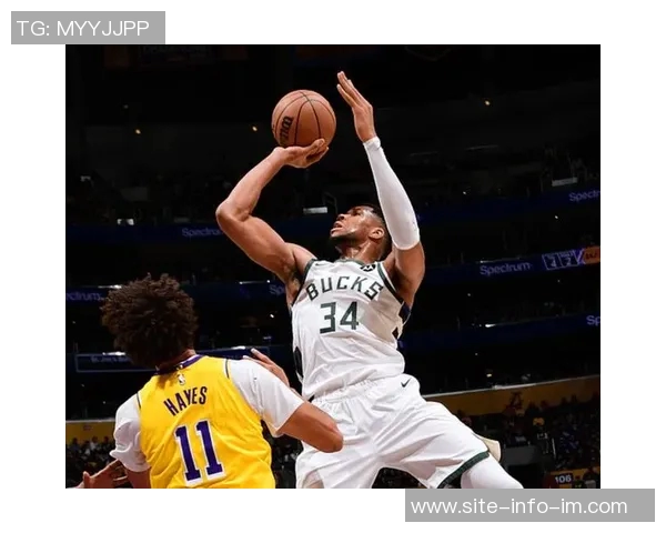 字母哥在垃圾时间上演精彩大风车罗林斯表示全队力挺他毫无问题 字母哥在垃圾时间上演精彩大风车罗林斯表示全队力挺他毫无问题