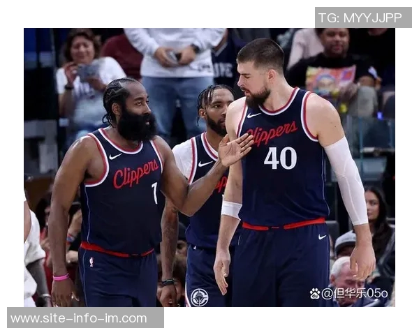 哈登谈与小卡的沟通频率目标是帮助他迅速找到比赛状态