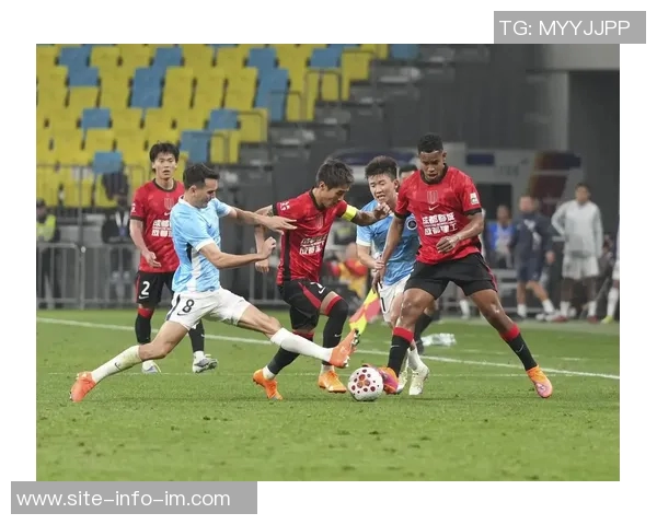 亚历斯祖告别上海海港正式加盟成都蓉城开启新征程 亚历斯祖告别上海海港正式加盟成都蓉城开启新征程